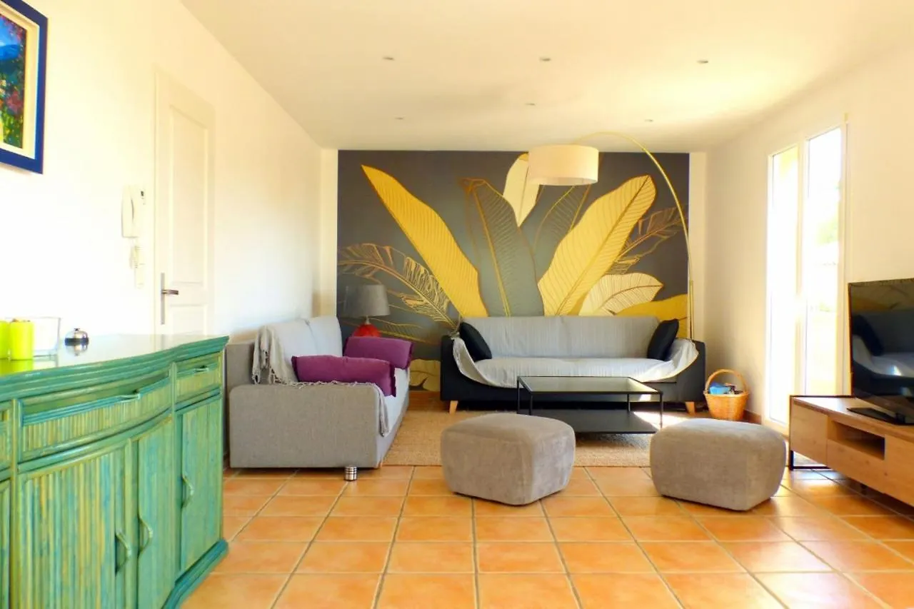 Spacious And Bright House With Swimming Pool Bandol